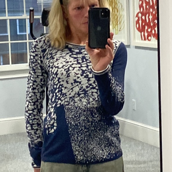 Nic and Zoe abstract printed long sleeve top in navy/white. Size XS - Picture 7 of 8